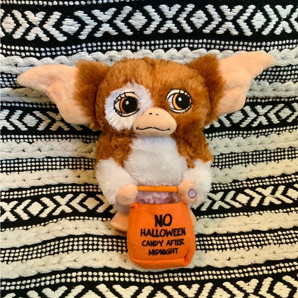 Gizmo Gremlins Waddler Treat Sack 10" Musical Plush Halloween Toy Theme Song